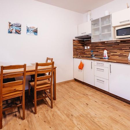 Lipno Nad Vltavou - Apartman 23 - Wifi, Parking, Netflix Eksteriør billede